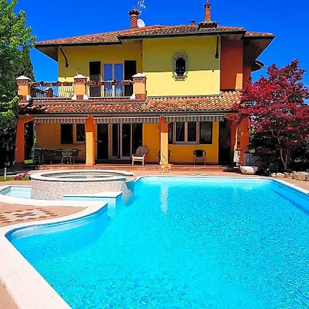 Giulia Desenzano del Garda